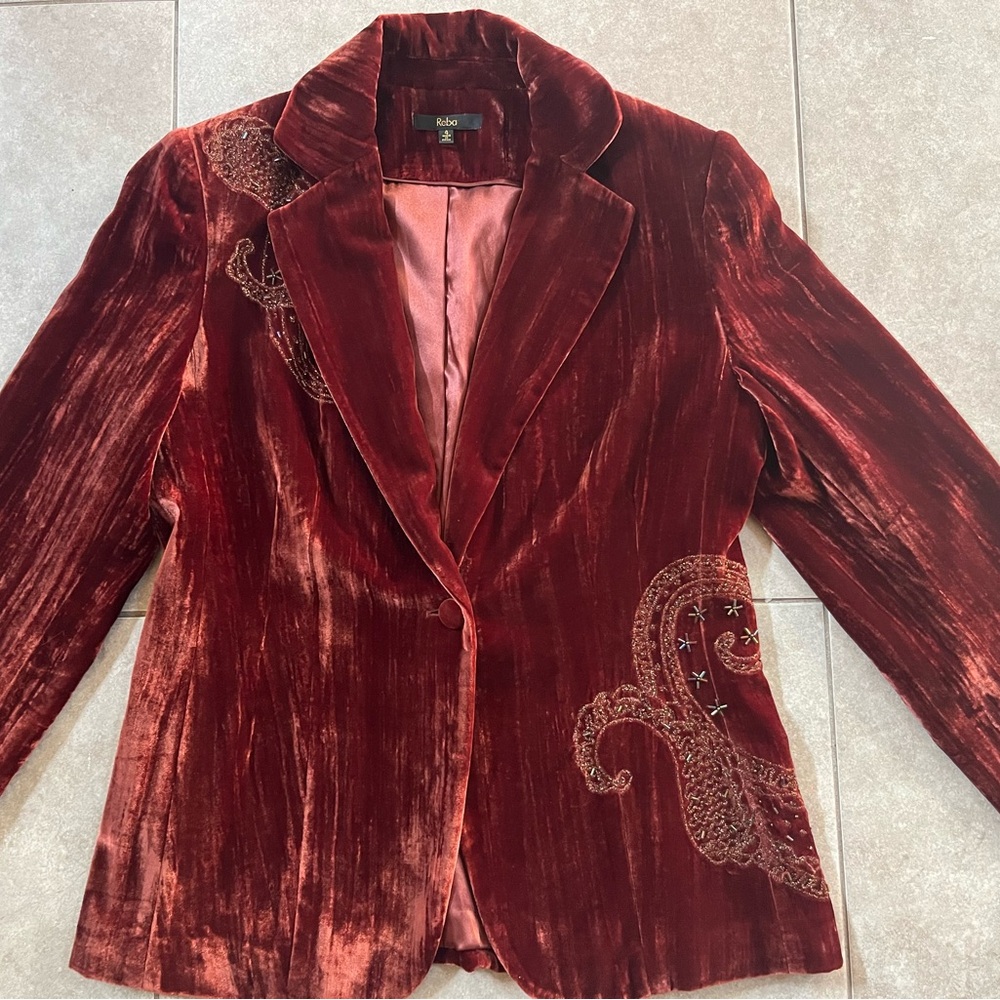 Reba Rust Color Velvet Blazer Jacket Beaded Detailing Size 4 EUC
Rayon silk